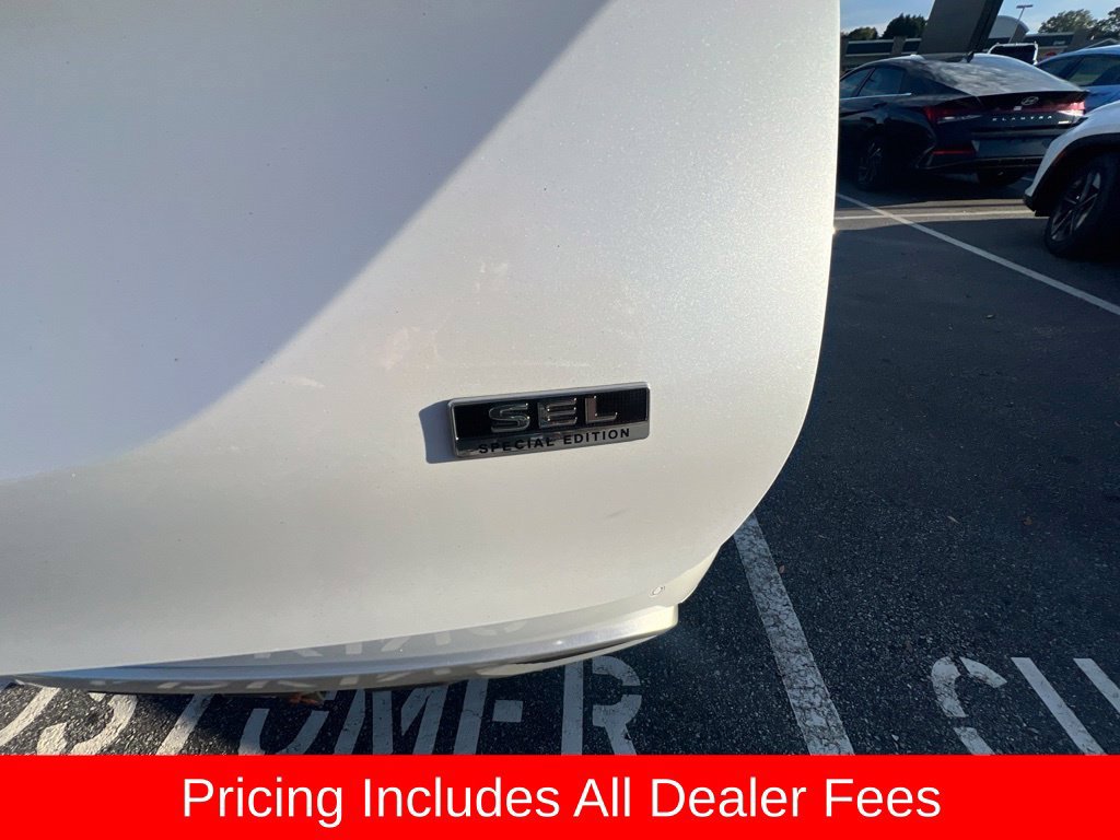 Used 2022 Mitsubishi Outlander SEL FWD image 2