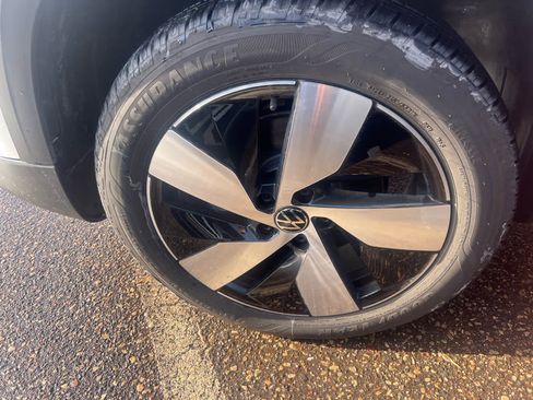 Used 2025 Volkswagen Taos S image 7