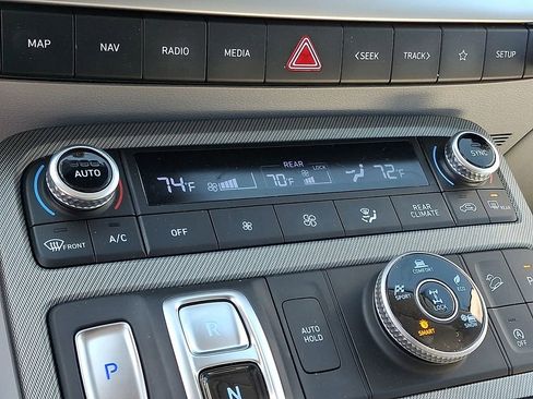 Used 2023 Hyundai Palisade SEL AWD/4WD image 16