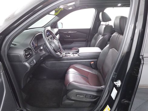 Used 2025 Honda Pilot Black Edition image 10