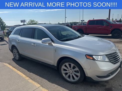 Used 2019 Lincoln MKT AWD image 8