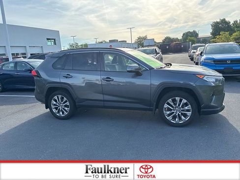 Used 2021 Toyota RAV4 XLE Premium AWD/4WD image 5