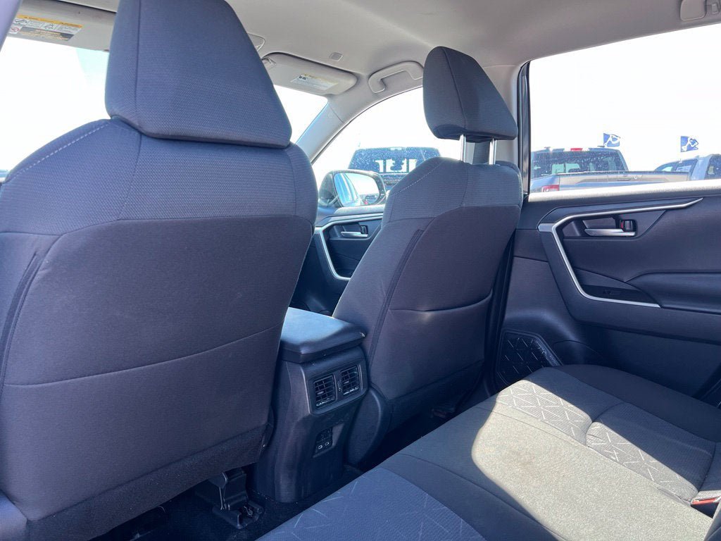 Used 2025 Toyota RAV4 XLE AWD/4WD image 23