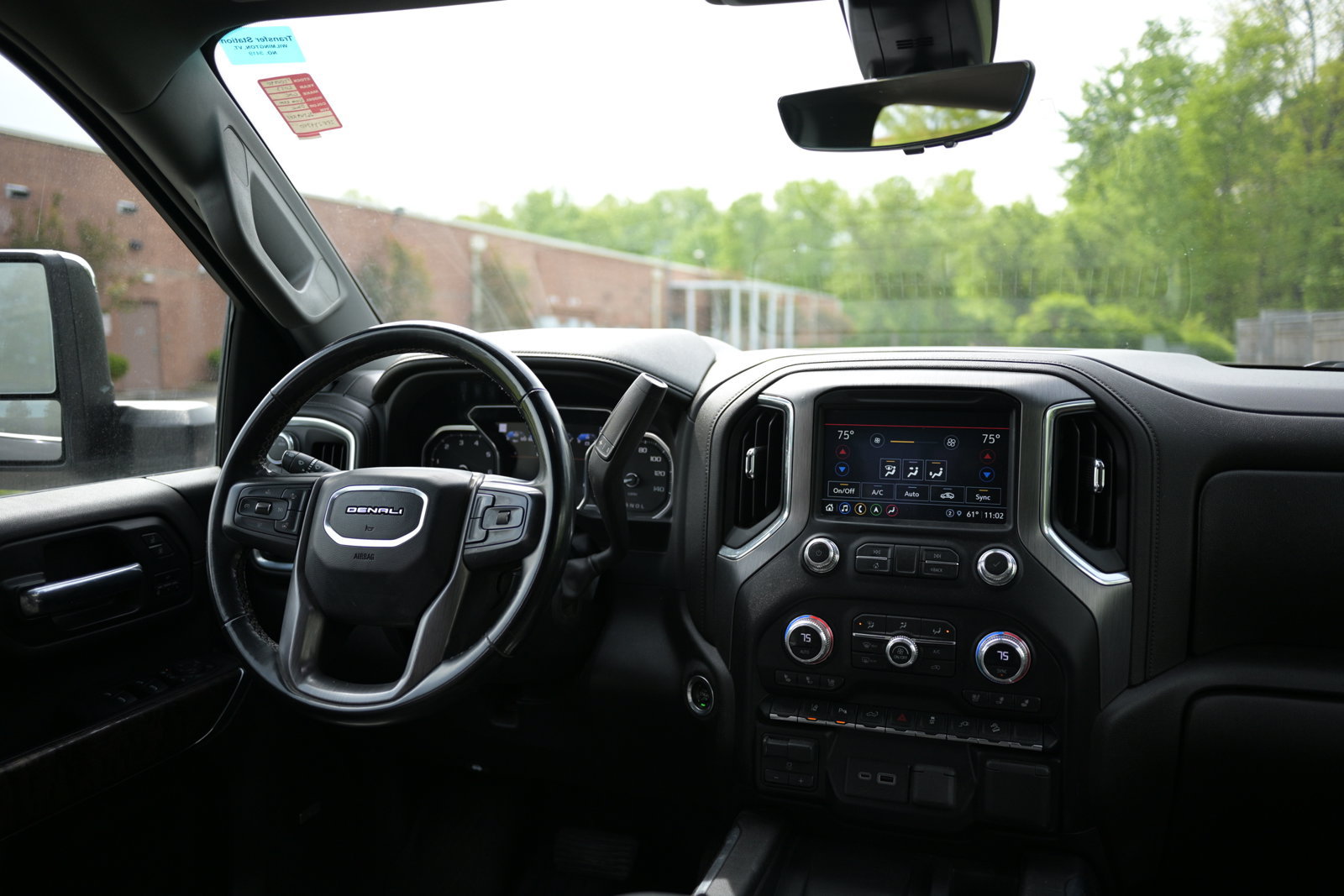 Used 2023 GMC Sierra 2500 Denali w/ Denali Ultimate Package AWD/4WD image 2
