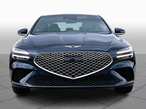 Used 2025 Genesis G70 2.5T image 3
