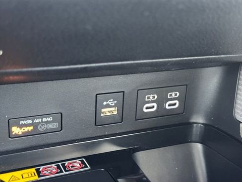 Used 2025 Toyota Camry SE w/ Convenience Package image 26