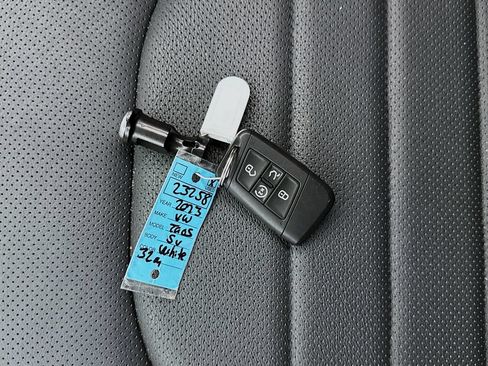 Used 2023 Volkswagen Taos SEL AWD/4WD image 28
