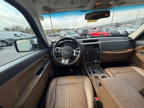 Used 2012 Jeep Liberty Limited w/ Comfort/Convenience Group AWD/4WD image 9
