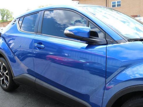 Used 2021 Toyota C-HR XLE FWD image 3