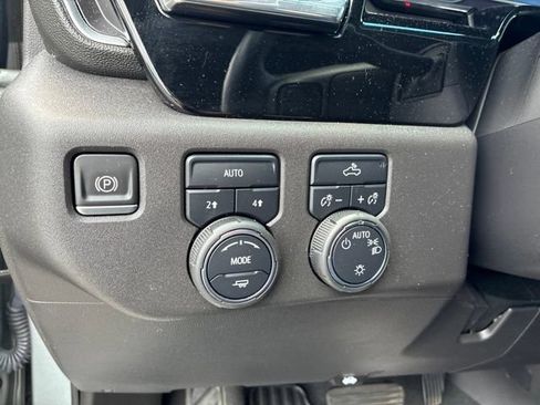 Used 2023 Chevrolet Silverado 1500 LT AWD/4WD image 9
