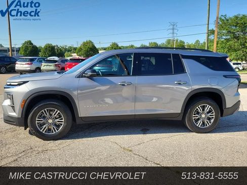 Used 2026 Chevrolet Traverse LT AWD/4WD image 2