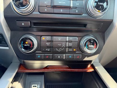 Used 2017 Ford F250 King Ranch w/ FX4 Off-Road Package AWD/4WD image 30