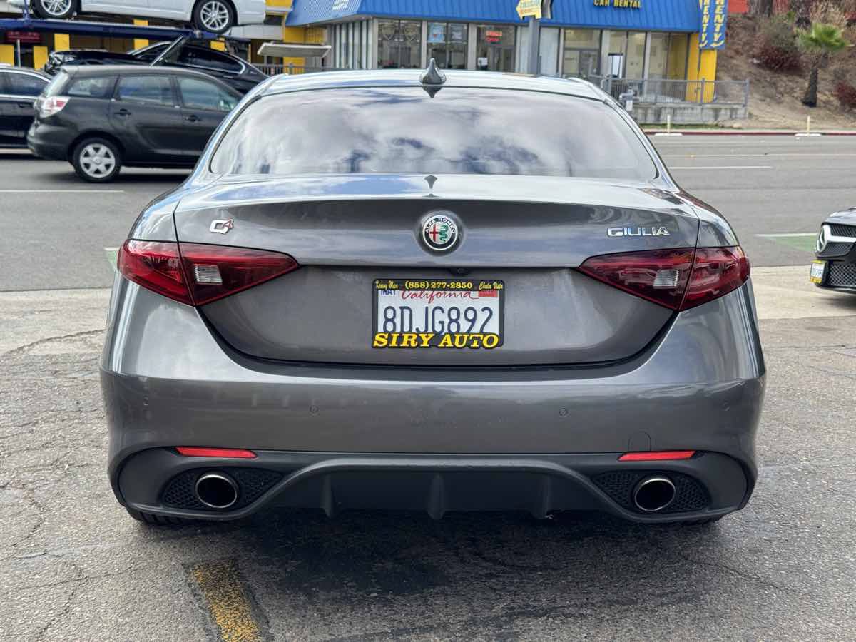 Used 2017 Alfa Romeo Giulia Ti w/ TI 18" Sport Package AWD/4WD image 11