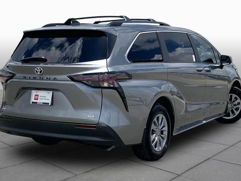 Certified 2026 Toyota Sienna XLE FWD image 13