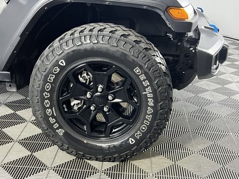 Used 2023 Jeep Wrangler Unlimited image 5