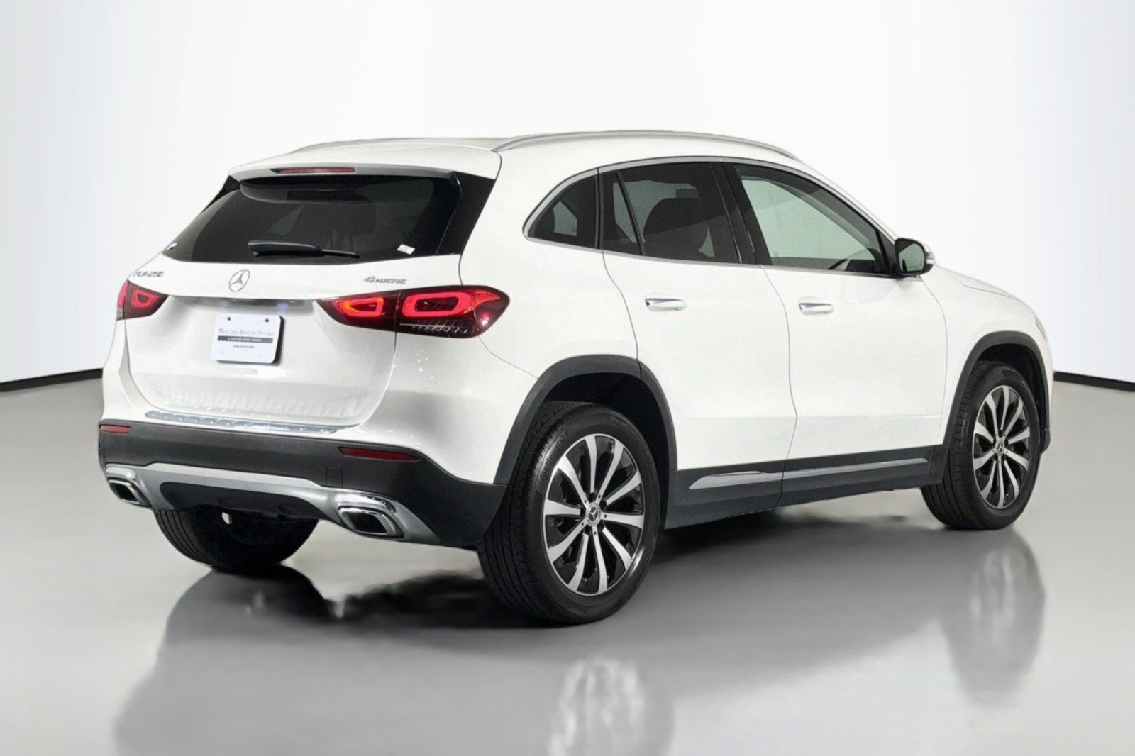 Used 2023 Mercedes-Benz GLA 250 4MATIC w/ Premium Package image 12