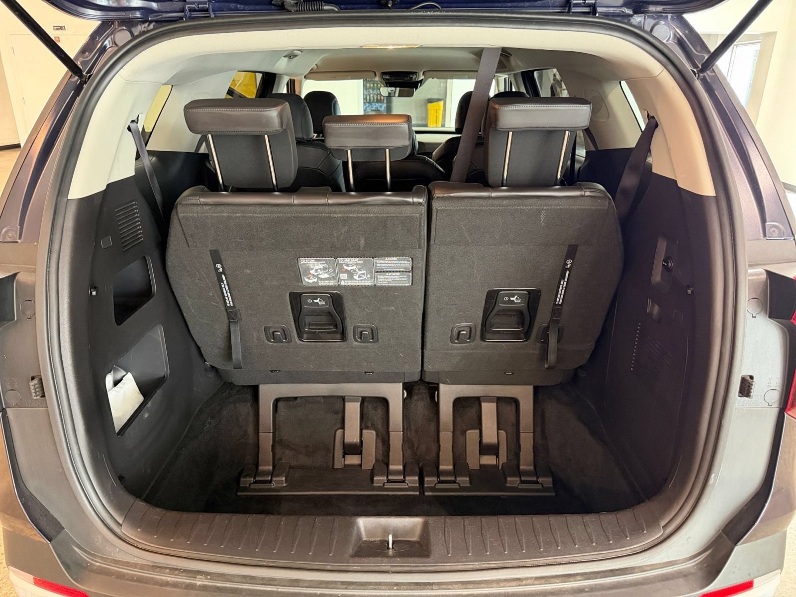 Used 2026 Kia Carnival FWD image 33