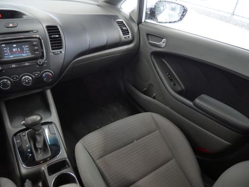 Used 2017 Kia Forte LX w/ LX Popular Package image 11