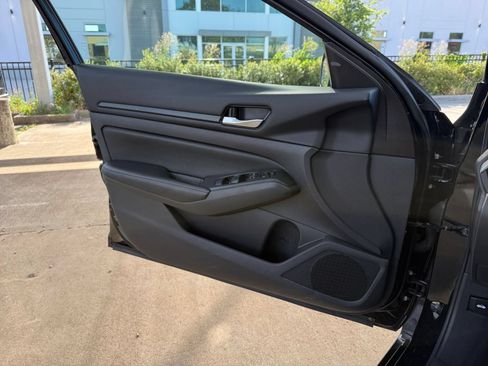 Used 2025 Nissan Altima 2.5 SV FWD image 18
