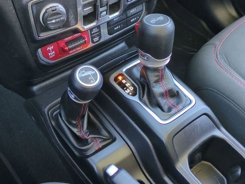 Used 2022 Jeep Wrangler Unlimited Rubicon w/ Dual Top Group image 37