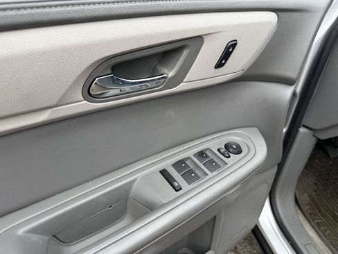Used 2016 Chevrolet Traverse LS FWD image 18