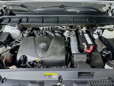 Used 2021 Toyota Highlander Limited FWD image 9