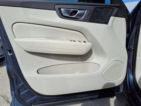 Certified 2023 Volvo XC60 B5 Plus w/ Protection Package Premier image 23