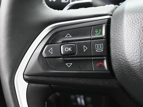 Used 2025 Jeep Grand Cherokee Altitude RWD image 6