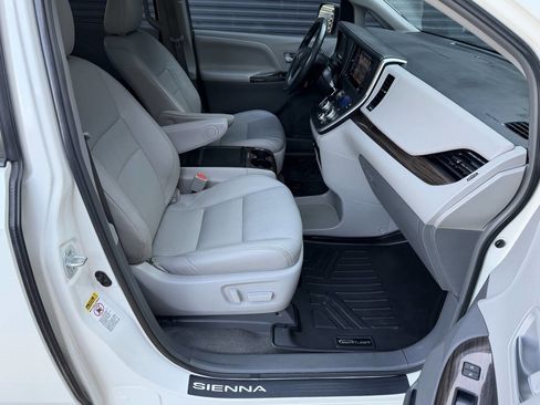 Used 2016 Toyota Sienna image 20