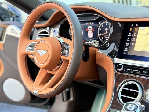 Used 2024 Bentley Continental GT V8 AWD/4WD image 32
