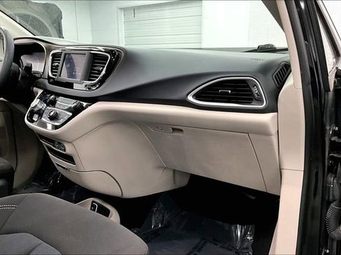 Used 2023 Chrysler Voyager LX FWD image 18