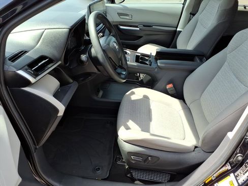 Used 2024 Toyota Sienna LE FWD image 11