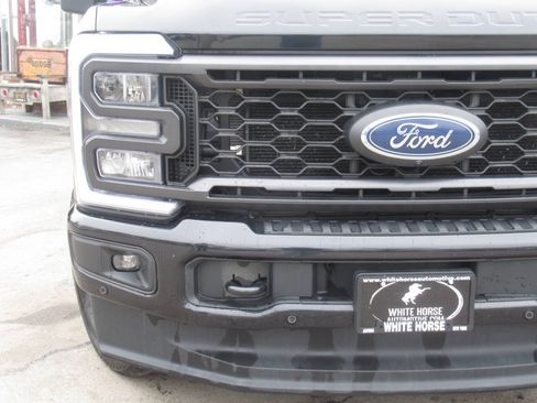 Used 2023 Ford F250 Lariat w/ Lariat Ultimate Package AWD/4WD image 3