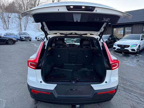 Used 2021 Volvo XC40 P8 Recharge w/ Climate Package image 27