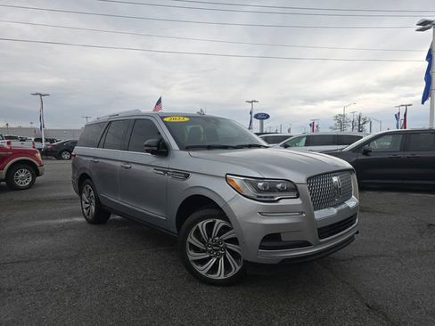Used 2023 Lincoln Navigator Reserve AWD/4WD image 1