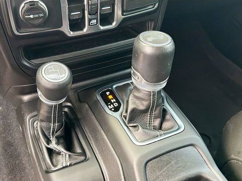 Used 2022 Jeep Wrangler Unlimited Sahara w/ LED Lighting Group AWD/4WD image 26