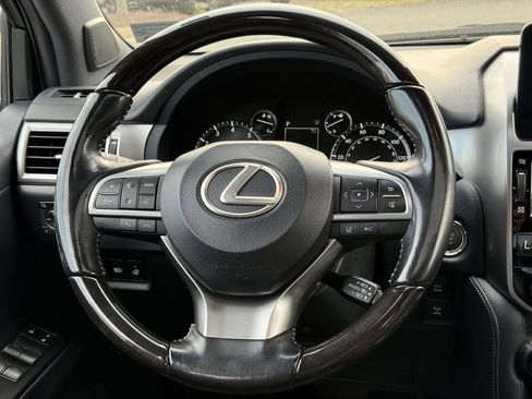 Used 2023 Lexus GX 460 Premium w/ Accessory Package AWD/4WD image 9
