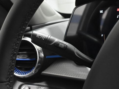 Used 2025 Chevrolet Trax LT w/ Sunroof Package FWD image 11