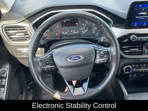 Used 2022 Ford Escape SEL image 16