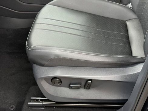 Used 2023 Volkswagen Tiguan SE R-Line image 22