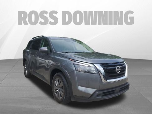 Used 2024 Nissan Pathfinder SV FWD image 3