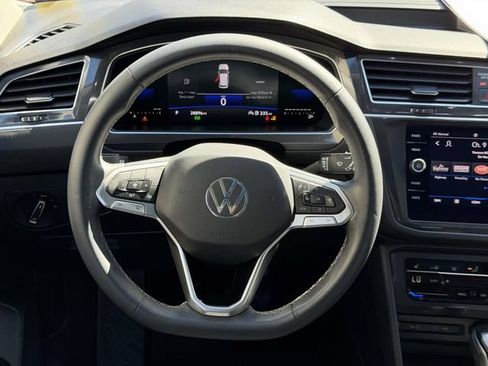 Certified 2022 Volkswagen Tiguan SE w/ Panoramic Sunroof Package AWD/4WD image 15