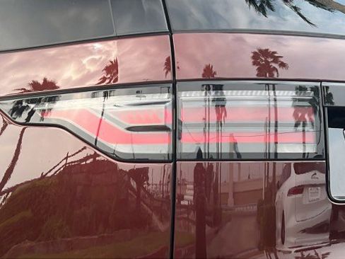 New 2026 Land Rover Discovery Limited Edition image 2