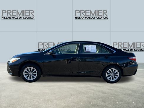 Used 2017 Toyota Camry SE image 8