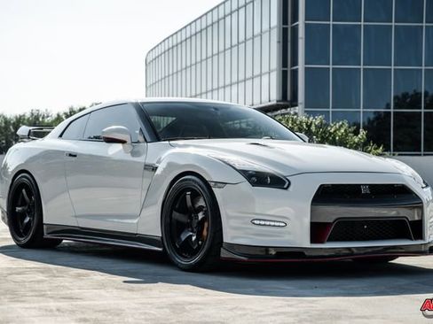 Used 2014 Nissan GT-R Premium image 7