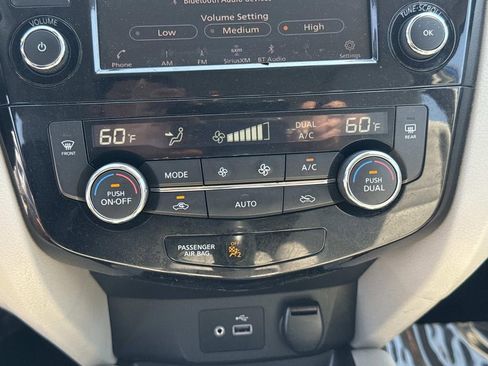 Certified 2020 Nissan Rogue Sport SV image 24