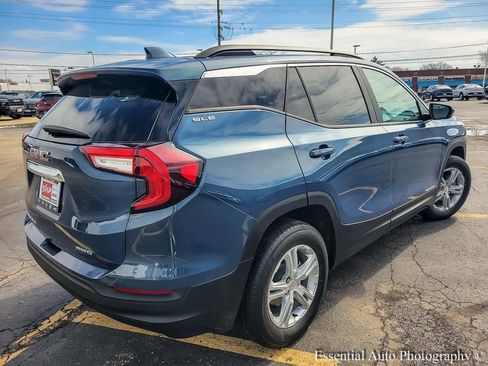 Used 2024 GMC Terrain SLE w/ Driver Convenience Package image 8