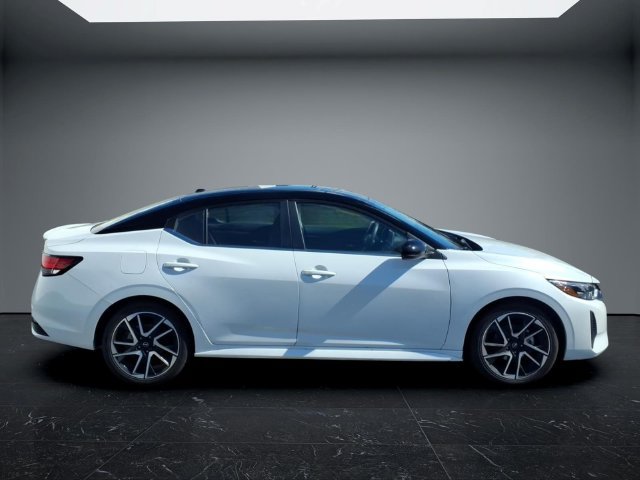 Certified 2025 Nissan Sentra SR FWD image 11