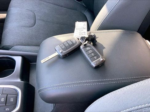 Used 2019 Hyundai Santa Fe SE image 14