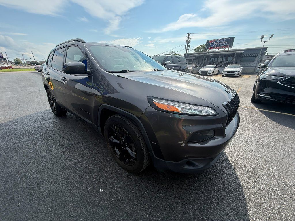 Used 2018 Jeep Cherokee Latitude w/ Altitude Package FWD image 1